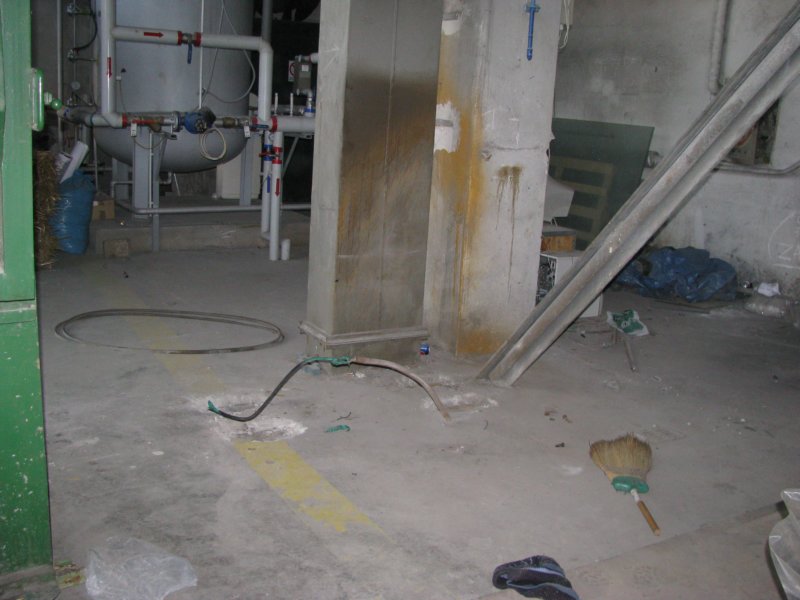 praceprzygotowawczeprzedrozpoczciemremontuhalipadziernik20113.jpg
