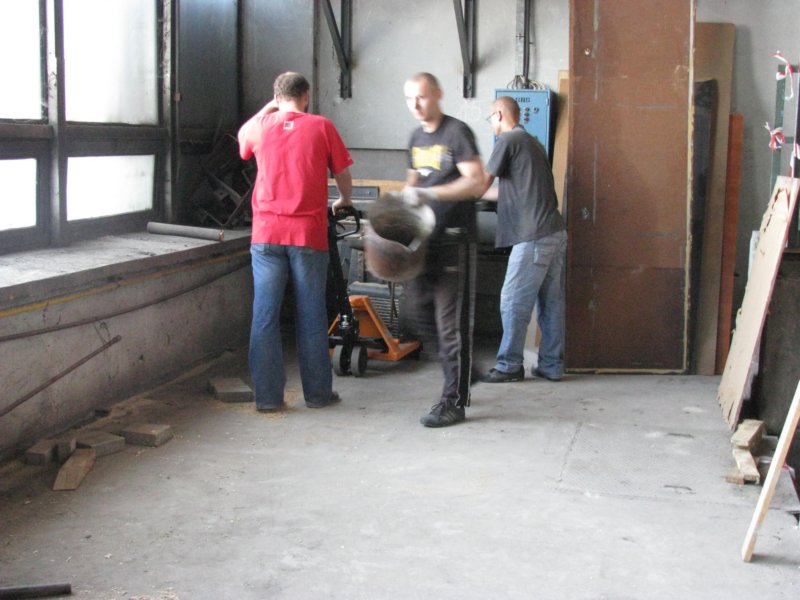 praceprzygotowawczeprzedrozpoczciemremontuhalipadziernik20117.jpg